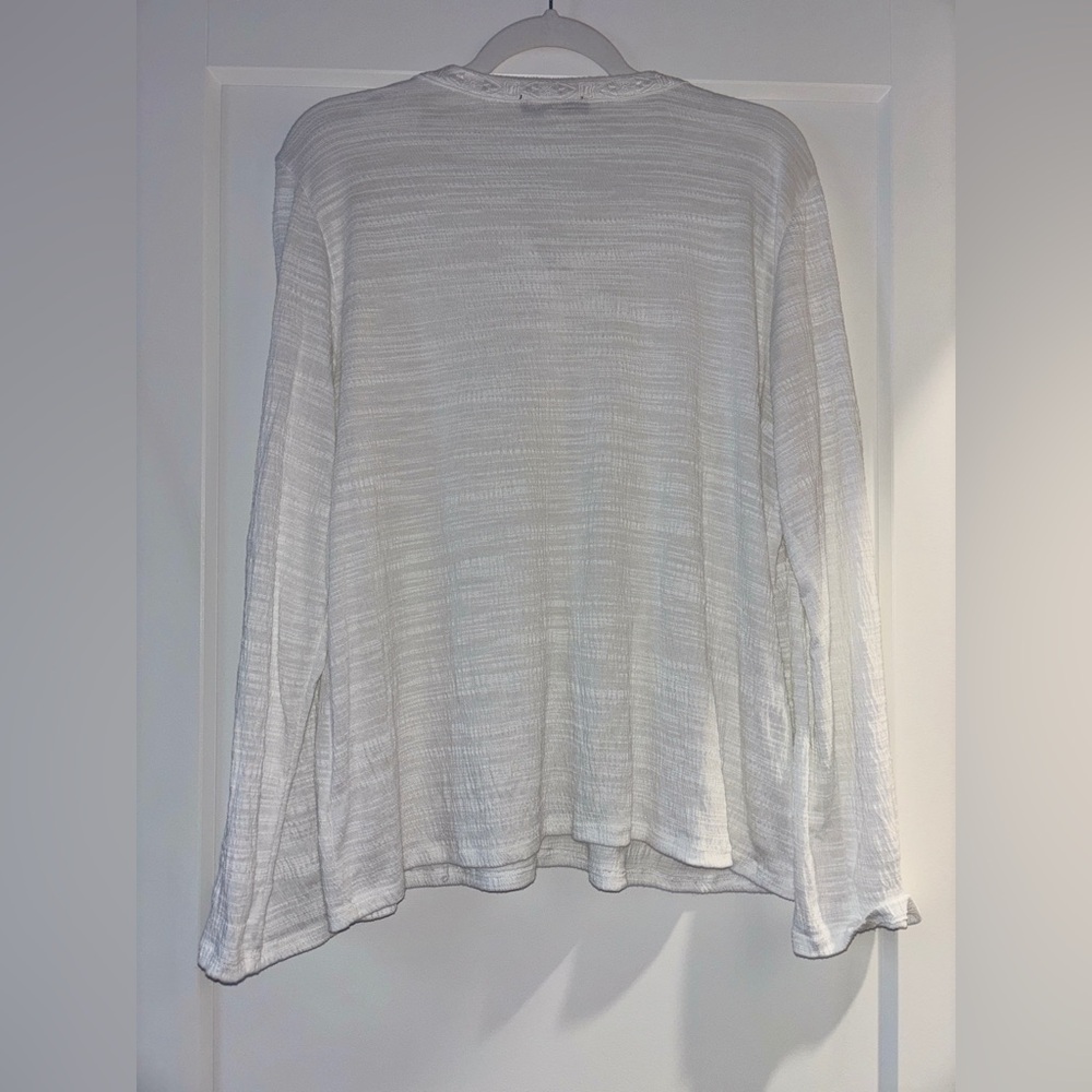 Cable & Gauge: Textured White Blouse - Picture 5 of 5